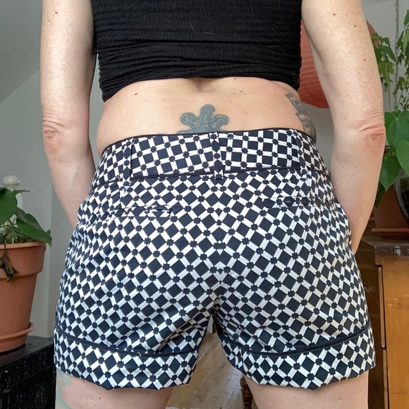 Club Monaco size 2 Shorts patterned black and white - Picture 1 of 2